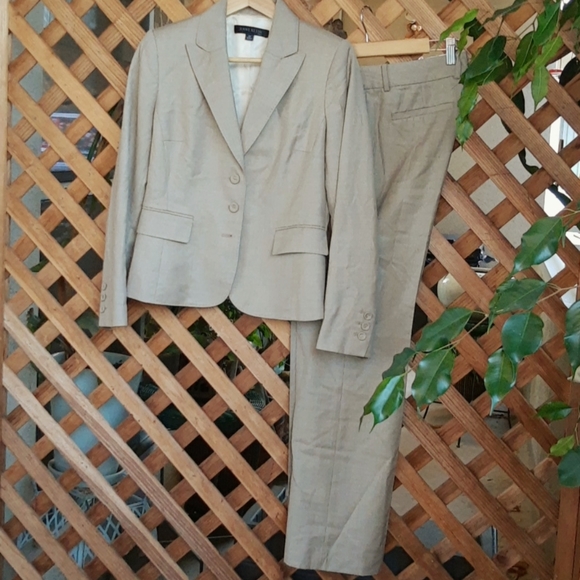 Anne Klein 2 Piece Tan Suit Jacket & Pants Size 4P - Picture 1 of 13
